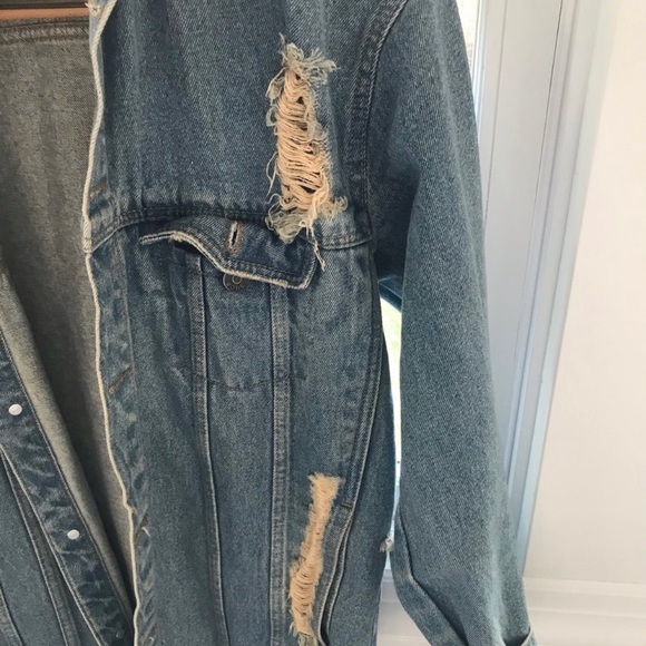 Urban Outfitters BDG Oversized Distressed Denim Jacket Size S - Picture 4 of 9